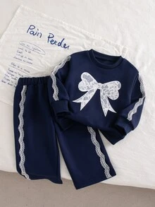 SHEIN 2件組幼女運動衫+長褲，甜美可愛深藍色蕾絲蝴蝶結刺繡，長袖圓領，休閒款，適合假日、秋季、聖誕節、生日，直筒款 - 藍色 - 查看 1