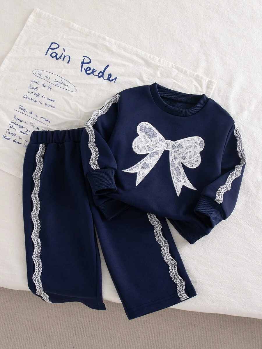 SHEIN 2件組幼女運動衫+長褲,甜美可愛深藍色蕾絲蝴蝶結刺繡,長袖圓領,休閒款,適合假日、秋季、聖誕節、生日,直筒款 - 藍色 - 查看 1