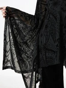 ROMWE Hippie Jaket Ukuran Besar Longgar dengan Desain Berongga Berbahan Kain Beludru Gaya Ramalan Gotik Gelap - Hitam - View 4