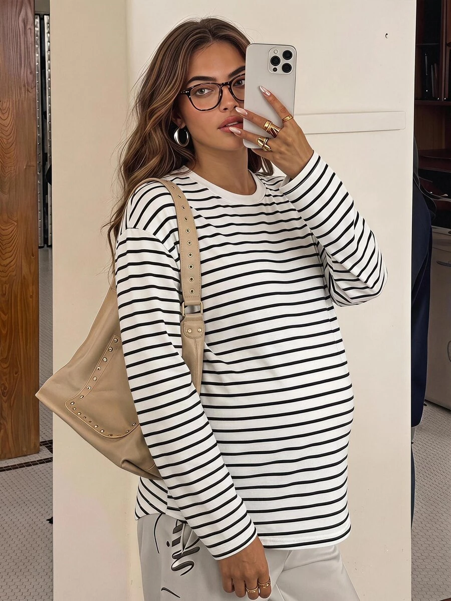 SHEIN تي شيرت كاجوال للحوامل مخطط بياقة دائرية وأكمام طويلة وكتف منسدل - أبيض - مشاهدة 1
