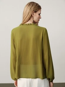 Aveloria Modichic Blus Wanita Longgar Bahan Chiffon Leher V Kancing Berumbai Manset Elastis Lengan Panjang Elegan Romantis Hijau Zaitun Musim Gugur untuk Makan Malam dan Kantor - Hijau - View 3