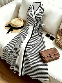 SHEIN Franclia 黑白條紋掛脖洋裝，優雅度假風修身A字裙，適合通勤、早午餐、約會，夏季穿著 - 黑色 - 查看 1