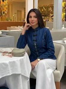 SHEIN MOD 女款時尚深藍色牛仔襯衫，立領、盤扣設計，收腰修身，新中式秋季優雅女式上衣 - 深色水洗藍 - 查看 5