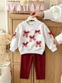 SHEIN Playful Pals 女嬰春/秋季可愛紅色蝴蝶結圓領長袖運動衫與內搭褲2件套 親子款洗禮白色奶牛女孩 - 酒紅色 - 查看 3