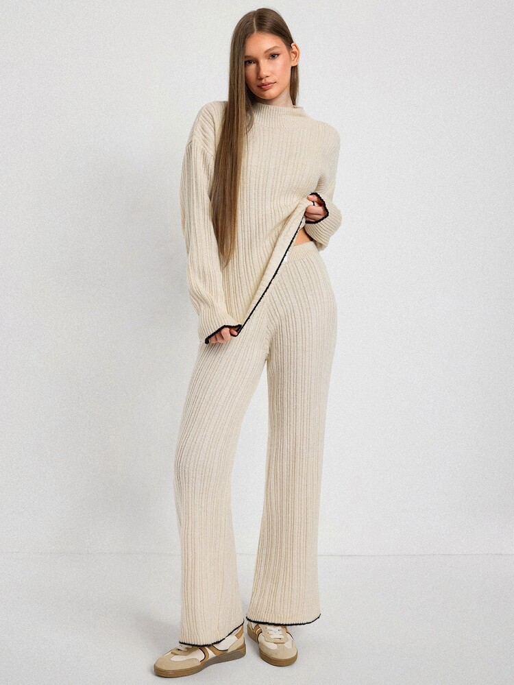 SHEIN طقم ملابس علوية رقبة عالية مُحبوكة بالحبك المتداخل وبنطلون ساق واسعة للنساء - كريم - مشاهدة 2