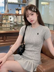SHEIN EZwear 女士休闲针织骑士图案连衣裙，荷叶边下摆，圆领，短袖，适合秋季 - 灰色 - 查看 5