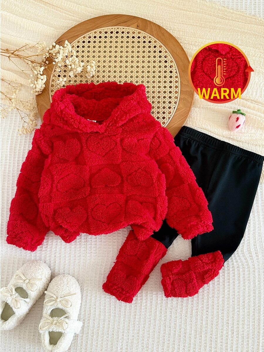 SHEIN Setelan 2 Potong untuk Bayi Perempuan: Baju Sweatshirt Kasual Rajut Warna Polos Motif Hati dengan Tudung Bulu Imitasi dan Celana Patchwork - MultiWarna - View 1