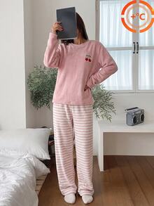 1套女童粉色櫻桃刺繡長袖上衣白色條紋長褲家居服套裝，秋冬居家穿著晚餐裝，可愛亮粉色 - 藕粉色 - 查看 3