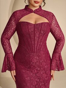 Coutiva Gaun Malam Formal Elegan Berenda dengan Kerah Cheongsam untuk Wanita Ukuran Besar (Desain Rumit) - Burgundy - View 6