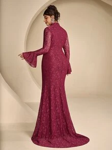 Coutiva Gaun Malam Formal Elegan Berenda dengan Kerah Cheongsam untuk Wanita Ukuran Besar (Desain Rumit) - Burgundy - View 3