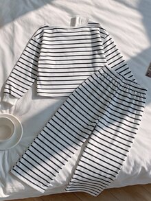 SHEIN 女童秋冬衛衣套裝，不對稱肩帶拼接露肩短版上衣，黑白條紋印花校園風 - 黑與白 - 查看 3