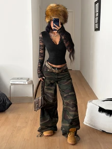 Coolane 女款 Y2K 街頭風樹枝圖案 Bustier V 領 T 恤 - 黑色 - 查看 6