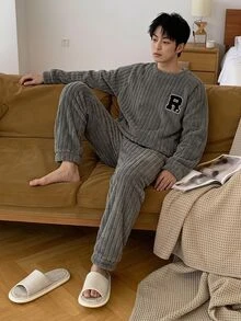 SHEIN Autumn/Winter Thick Vertical Striped Coral Fleece Boy's Pajamas, Loose Fit Round Neck Cuffed Pants, 2 Pieces Set For Young Boy Home Wear Grey - Light Grey - View 1