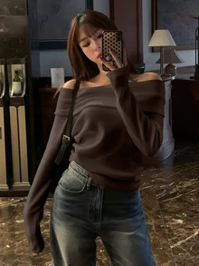 DAZY Kaos Wanita Polos Model Off-Shoulder Kasual Serbaguna untuk Pemakaian Sehari-hari di Musim Gugur - Coklat - View 4