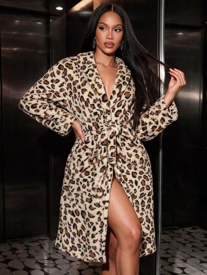 Silforma Bata de mujer casual de felpa coral con estampado de leopardo, bata esponjosa con estampado de guepardo, cálida y acogedora para invierno