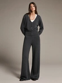 MOTF PREMIUM SET 2 POTONG UNTUK WANITA: KARDIGAN KANCING TUNGGAL WARNA POLOS DENGAN PENYEGAR PINGGANG DAN CELANA RAJUT LEBAR. - Dark Grey - View 4