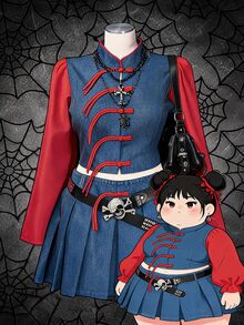 Sunspun Conjunto de botones de rana estilo cheongsam vintage nuevo chino para mujeres, top corto de manga larga ajustado de patchwork de denim lavado desgastado rojo brillante, conjunto de botones de rana estilo cheongsam, top corto de manga larga de patchwork de denim rojo, falda plisada de patchwork de denim - Multicolor - Ver 1