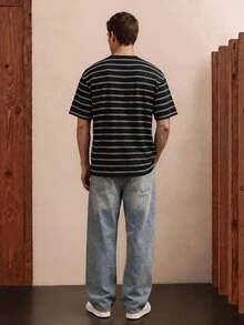 Manfinity Joysei تي شيرت رجالي مقاس قياسي 87% قطن أسود مخطط، تصميم رقعة حروف "So What"، مناسب للخروجات الصيفية والمدرسة والعطلات - الأسود - مشاهدة 4