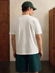Manfinity Joysei Set Kaos Slim Fit Pria dan Celana Pendek Tenun, untuk Liburan - Krem - View 2