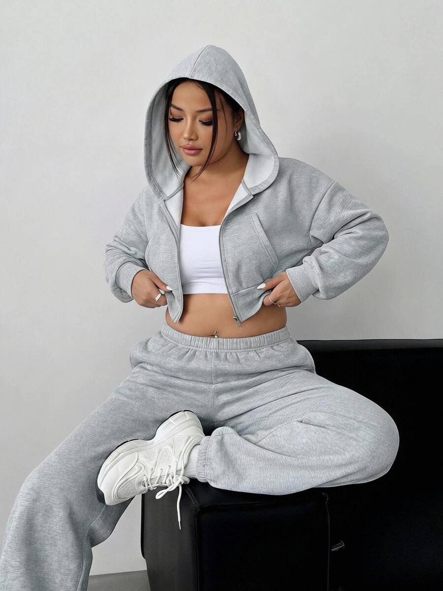 SHEIN EZwear Setelan 2 Potong Ukuran Besar Kasual Berkerudung dengan Kantong dan Celana untuk Musim Gugur - Light Grey - View 1