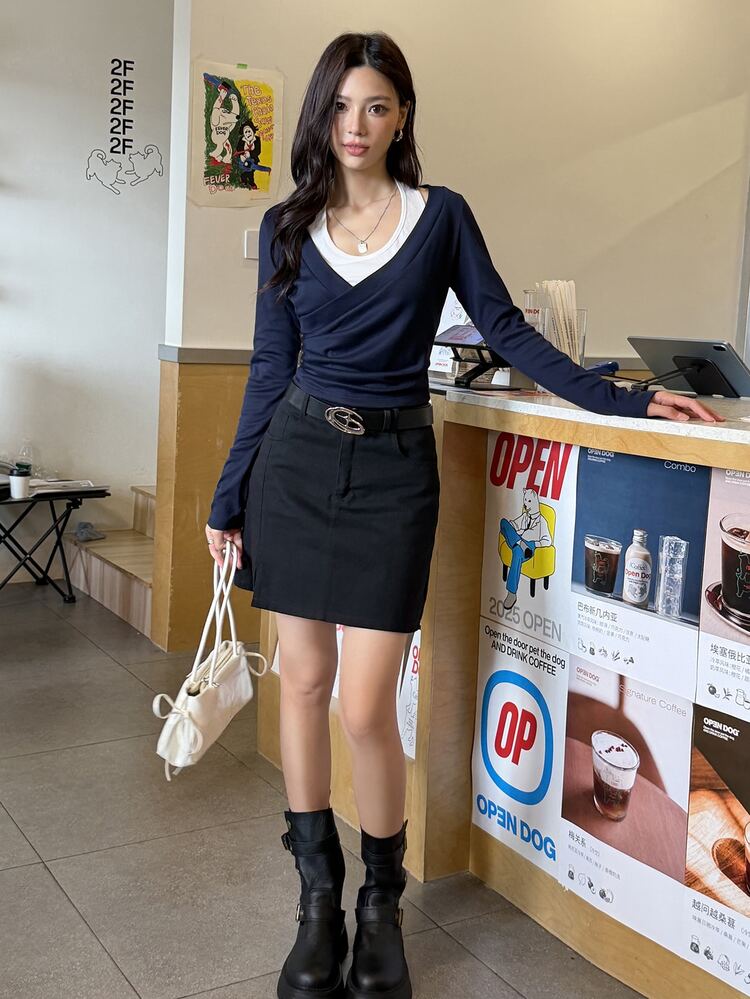 K-Vae Setelan 2 Potong Wanita Pure Desire Warna Kontras, Atasan Lengan Panjang Leher Halter dengan Dalaman Tank Top Leher V Model Wrap, Pinggang Berkerut dengan Kancing Samping, Biru Tua Gaya Ins Korea, Pakaian Sehari-hari Serbaguna untuk Berpergian - Blue and White - View 3