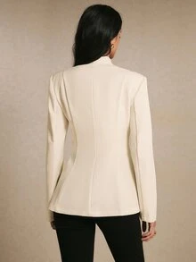 Poéselle Blazer Krem Potongan Pas dengan Kancing Frog Elegan, Pakaian Kerja Wanita, Musim Gugur dan Dingin 2026 - Aprikot - View 3