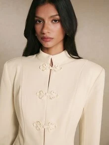 Poéselle Blazer Krem Potongan Pas dengan Kancing Frog Elegan, Pakaian Kerja Wanita, Musim Gugur dan Dingin 2026 - Aprikot - View 11