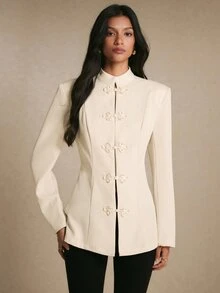 Poéselle Blazer Krem Potongan Pas dengan Kancing Frog Elegan, Pakaian Kerja Wanita, Musim Gugur dan Dingin 2026 - Aprikot - View 4