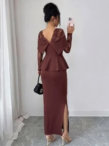 Modelyn 性感蕾絲拼接方領露背長袖荷葉邊上衣修身緊身開衩裙女款優雅兩件套 - 棕色 - 查看 7