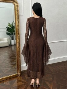 Modelyn Gaun Panjang Wanita Model Slimming dengan Hiasan Renda dan Potongan Pinggang yang Mengencangkan serta Manset Lengan yang Longgar - Kopi - View 3