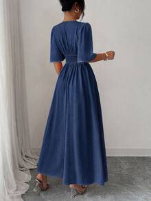 Elenzga Gaun Denim Wanita Kerah V Flare Biru Denim Wash Pantai Gaya Liburan Musim Gugur yang Nyaman dan Menawan - Dark Wash - View 2