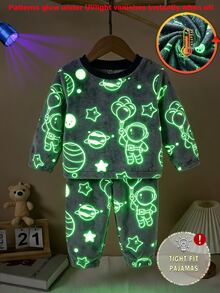 男童秋冬新款 UV 光感螢光發光星空太空人圖案 全身印花 親膚保暖加厚保暖內裡 絨毛圓領長袖上衣 + 長褲 2 件套居家休閒服 1 套 - 白色 - 查看 2