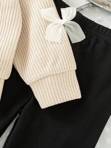 SHEIN 2件組幼女開襟衫與內搭褲套裝，甜美米色與黑色，3D蝴蝶結華夫格針織，長袖圓領，修身版型，適合生日派對、秋季假期、萬聖節 - 杏色 - 查看 5