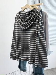 GlowEve CURVE Sweatshirt Rajut Bergaris Minimalis Terlaris untuk Wanita Ukuran Plus, Desain Bahu Normal, Setengah Resleting, Berkerudung, Potongan Longgar, Atasan Lapisan Dasar Serbaguna, Cocok untuk Pemakaian Sehari-hari dan Perjalanan, Sweatshirt Modis yang Melangsingkan - MultiWarna - View 2