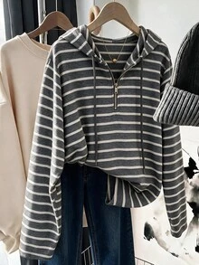 GlowEve CURVE Sweatshirt Rajut Bergaris Minimalis Terlaris untuk Wanita Ukuran Plus, Desain Bahu Normal, Setengah Resleting, Berkerudung, Potongan Longgar, Atasan Lapisan Dasar Serbaguna, Cocok untuk Pemakaian Sehari-hari dan Perjalanan, Sweatshirt Modis yang Melangsingkan - MultiWarna - View 1