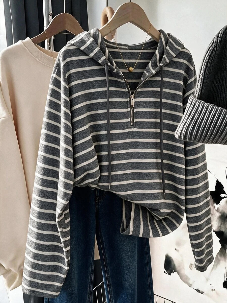 GlowEve CURVE Sweatshirt Rajut Bergaris Minimalis Terlaris untuk Wanita Ukuran Plus, Desain Bahu Normal, Setengah Resleting, Berkerudung, Potongan Longgar, Atasan Lapisan Dasar Serbaguna, Cocok untuk Pemakaian Sehari-hari dan Perjalanan, Sweatshirt Modis yang Melangsingkan - MultiWarna - View 1