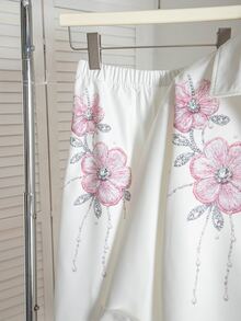 SHEIN [印花設計] 青少年女孩秋季套裝，花卉襯衫與寬腿褲兩件套，旅行日常穿搭，時尚，畢業，層次感，健身房，街頭風 - 白色 - 查看 6