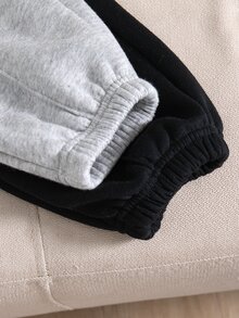 SHEIN Playful Pals 小男孩 2 件組休閒寬鬆運動長褲，字母貼布設計，輕盈柔軟面料，適合秋季上學、日常、公園與度假外出穿著 - 彩色 - 查看 5