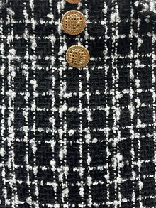 Fine & Folde 女款針織紋理領口泡泡袖上衣，亮金色線織花呢金屬鈕扣可調節肩帶高腰裝飾扣側隱形拉鍊A字裙 2件套 - 黑與白 - 查看 7