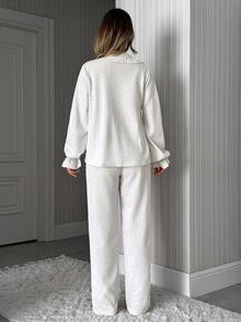 SHEIN Cottnline طقم ملابس منزلية رمادي فاتح بأكمام طويلة مع تطريز على الياقة وتفاصيل ربطة أمامية، كاجوال لطيف ومحتشم للنوم والخريف - وردي مغبر - مشاهدة 3