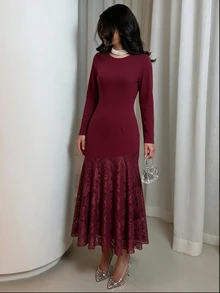 Modelyn Gaun Muslim Panjang Model Duyung Berkerah Bulat Lengan Panjang Warna Burgundy dengan Detail Renda Kontras dan Potongan Pas Badan - Burgundy - View 7