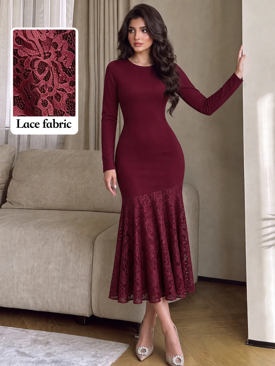 Modelyn Gaun Muslim Panjang Model Duyung Berkerah Bulat Lengan Panjang Warna Burgundy dengan Detail Renda Kontras dan Potongan Pas Badan