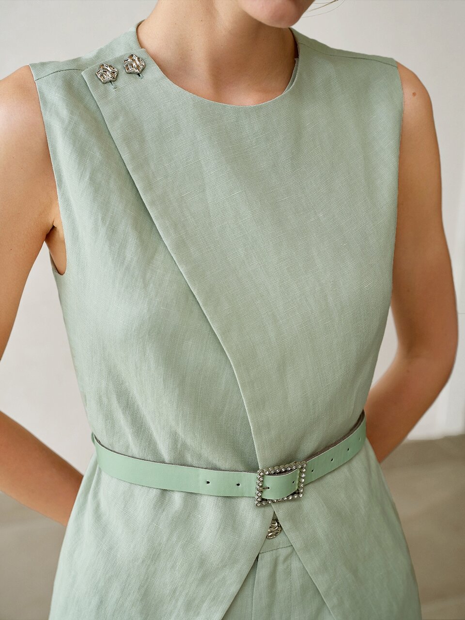 MOTF ELEGANT WOMEN'S MINT GREEN WOVEN FABRIC TWO-PIECE OUTFIT WITH ROUND NECK CAMISOLE AND LONG PANTS