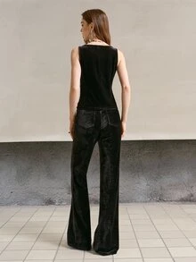 MOTF PREMIUM Tank top beludru dengan detail garis kontras. - Hitam - View 3