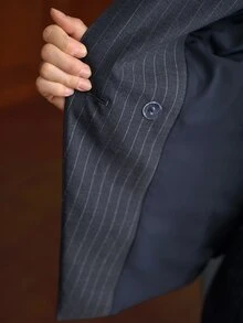 MOTF PREMIUM BLAZER JAS BERGARIS DENGAN KERAH PUNCAK DAN KANCING GANDA - Grey - View 9