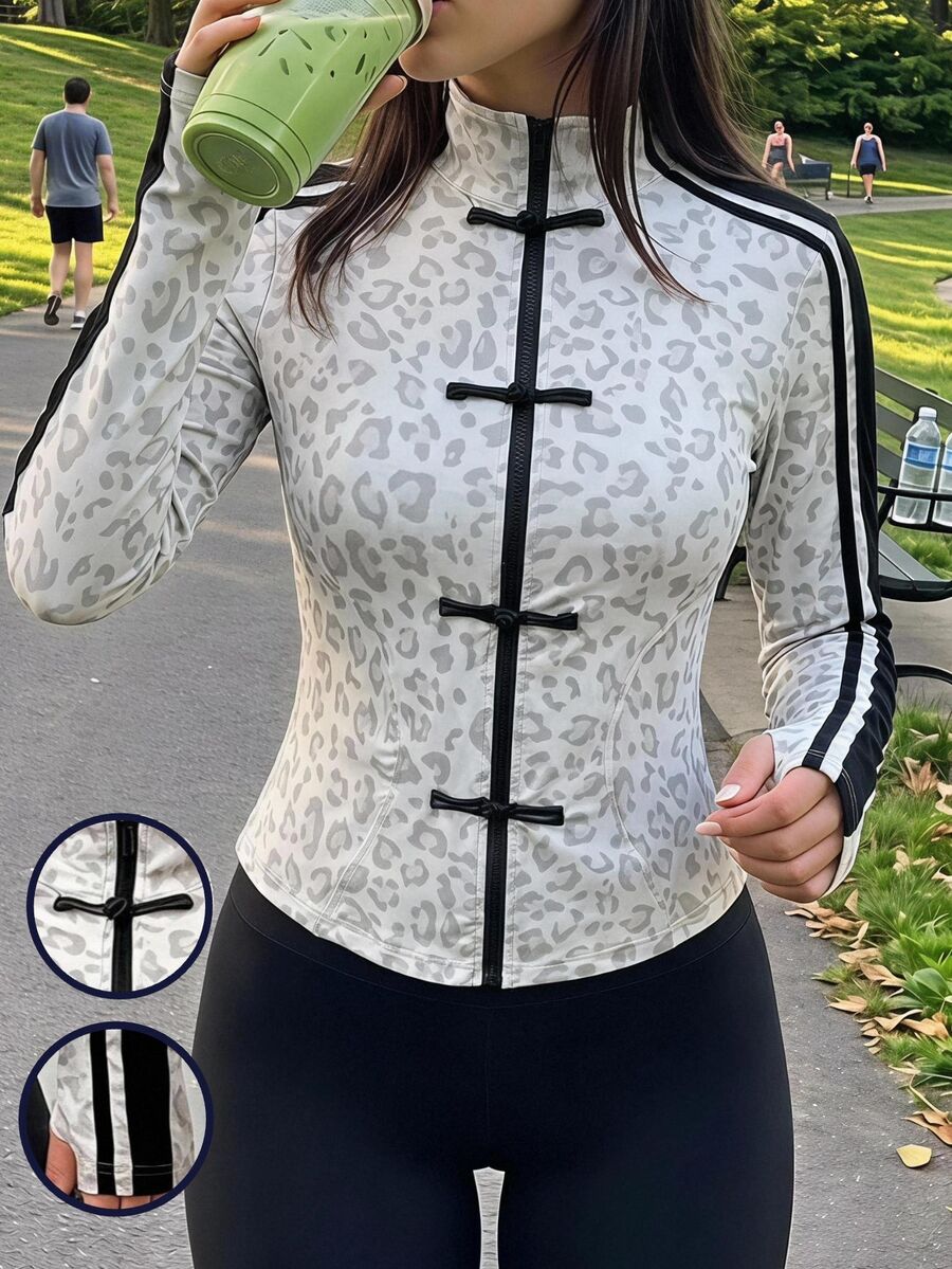 SHEIN EZwear جاكيت كاجوال للنساء بمقاسات كبيرة بطبعة نمر وخطوط جانبية وتصميم أزرار - متعدد الألوان - مشاهدة 1