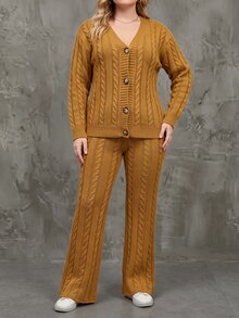 Linhara CURVE 大尺碼女款秋冬加厚針織休閒兩件套，長袖落肩寬鬆麻花針織開襟外套（鈕扣開合）搭配直筒休閒長褲，日常毛衣套裝 - 駝色 - 查看 7
