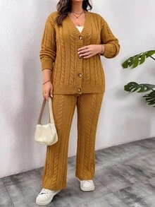 Linhara CURVE 大尺碼女款秋冬加厚針織休閒兩件套，長袖落肩寬鬆麻花針織開襟外套（鈕扣開合）搭配直筒休閒長褲，日常毛衣套裝 - 駝色 - 查看 5