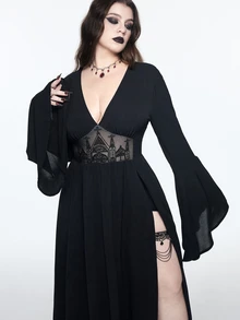 ROMWE Goth فستان نسائي مقاس كبير بأسلوب قوطي مطرز بنقشة مفرغة وياقة V عميقة وأكتاف مكشوفة وفتحة جانبية عالية وأكمام جرس - الأسود - مشاهدة 2