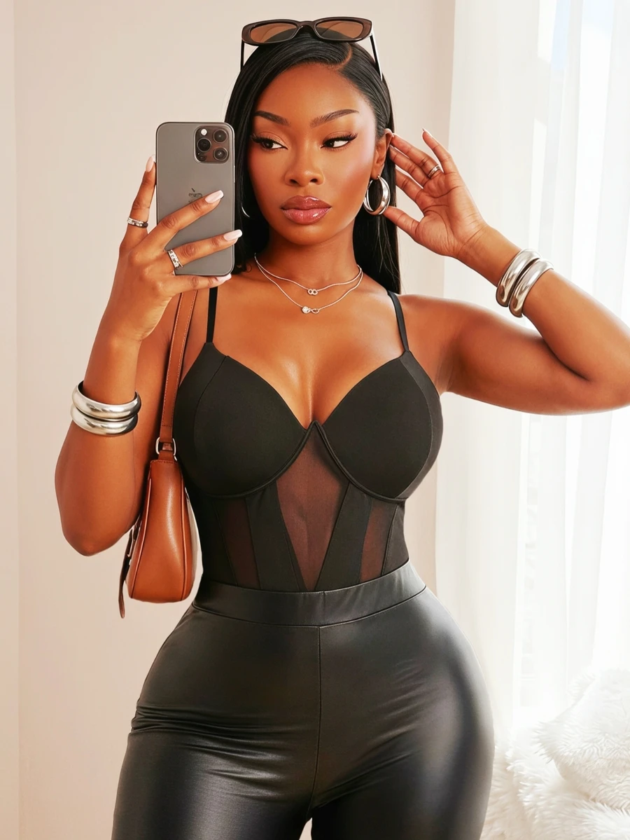SHEIN SXY كاميسول بحمالات سباغيتي مع رقعات شبكية مقاس كبير - الأسود - مشاهدة 1